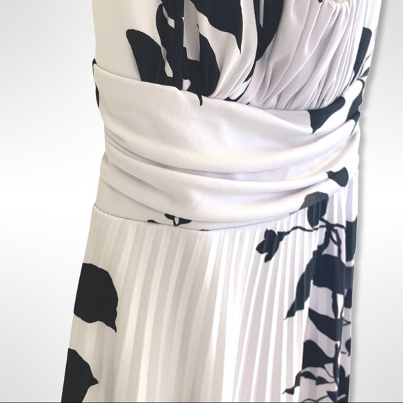 SPEECHLESS • Black and White Sleeveless Floral Dress - Picture 10 of 13